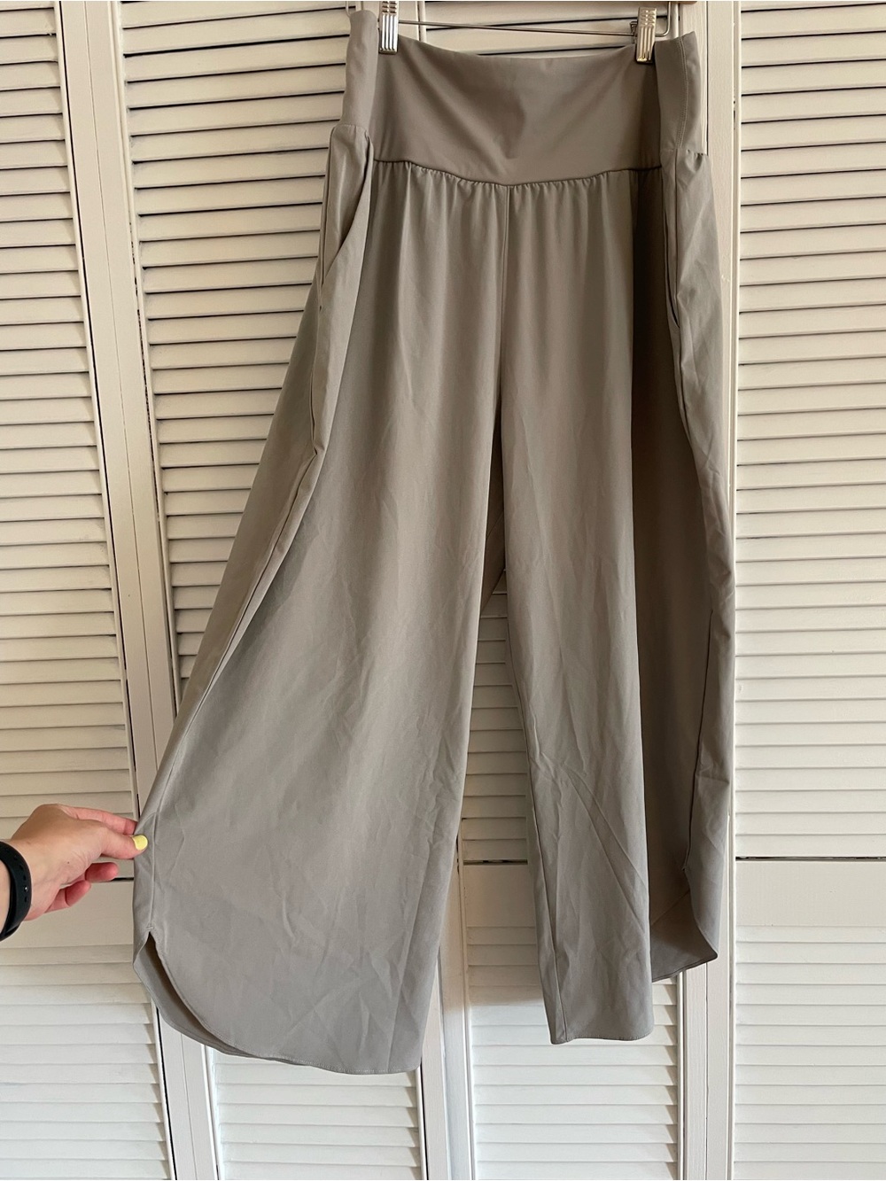 EUC Halara Women’s Dust Gray Resort Pants, XL - Picture 2 of 9